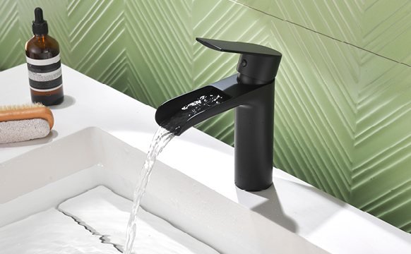 Zephyra Cascade faucet